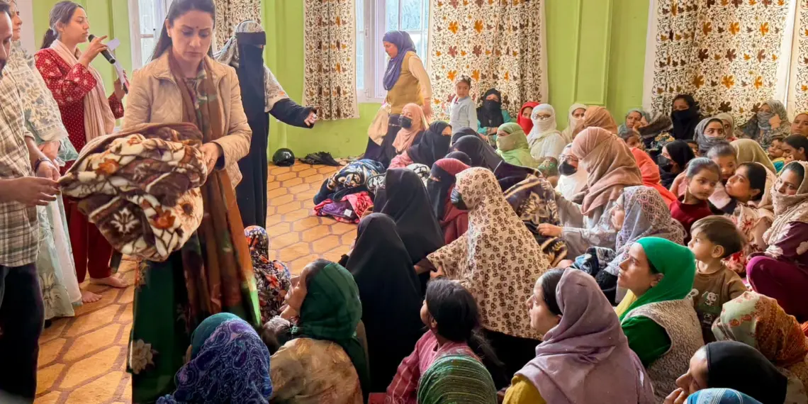 Rouble Nagi Art Foundation Organises Blanket Distribution Drive in Downtown Srinagar, Kashmir, to Support the Community