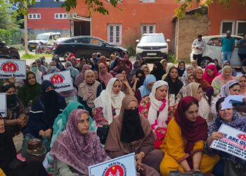 Seven-Day Protest Continues in Budgam, NHM Employees Press for Job Policy, Retirement Benefits and Salary Revision