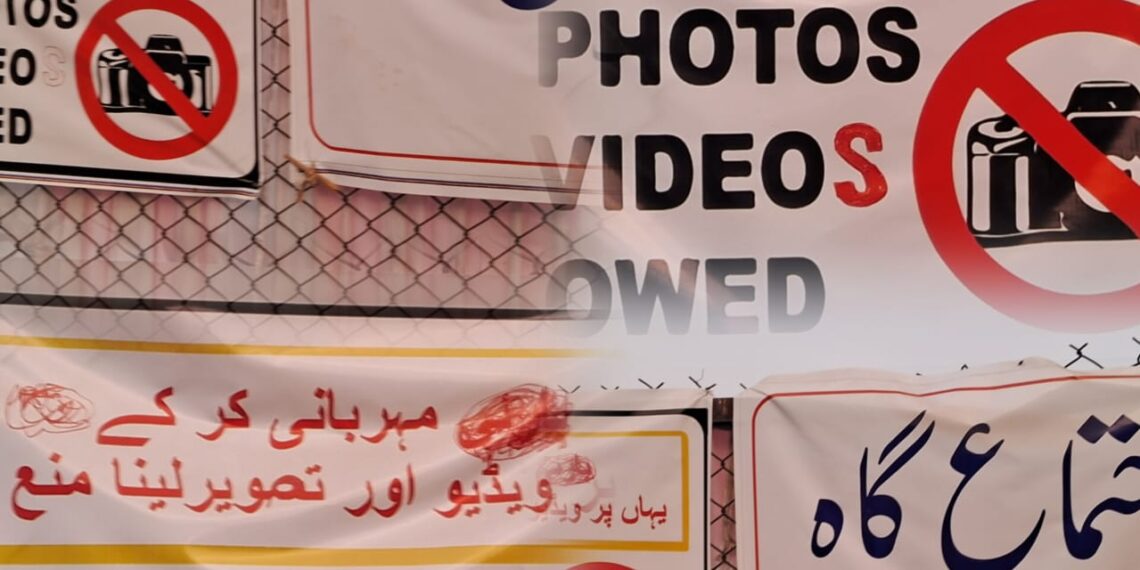چرارشریف میں روح پر تقریب تبلیغی جماعت کے 4٬ روزہ بین ریاستی اجتماع٬میں ہزاروں مسلمان نے شرات کی٬ ملک کی نامور دینی وعلمی ہستیوں نے اجتماع کو خطاب فرمایا۔