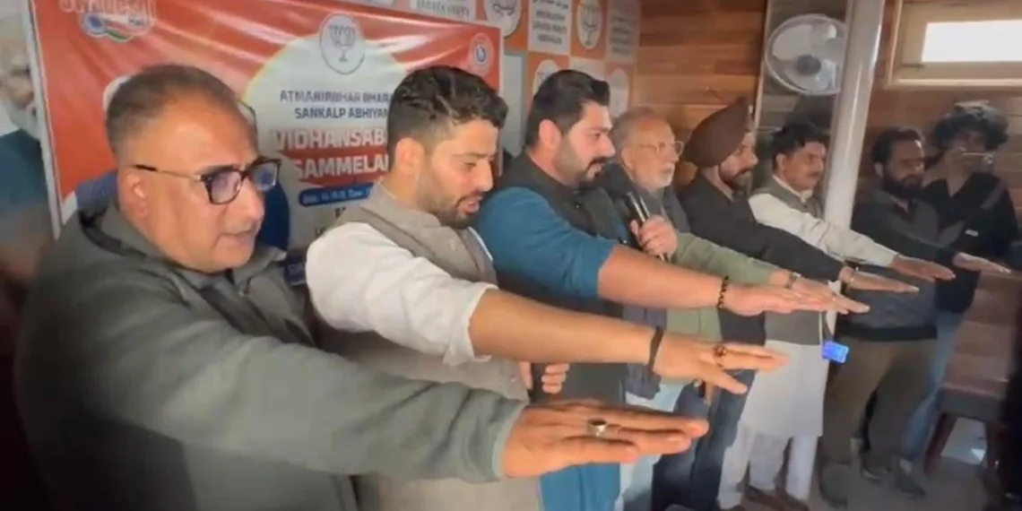 BJP’s Er Balhami Leads Kashmir Residents in Pledge to Promote Swadeshi at Atmanirbhar Bharat Sammelan