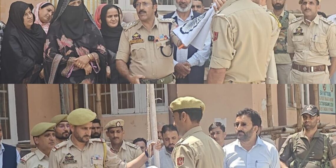 کرناہ: یومِ آزادی کی تقریبات کے پیش نظر قومی پرچم کے احترام اور ضابطۂ کار پر آگاہی پروگرام منعقد