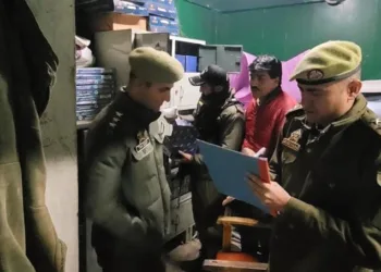 Srinagar Police Continues Inspection Drive of Doctors’ Lockers in Medical Institutions