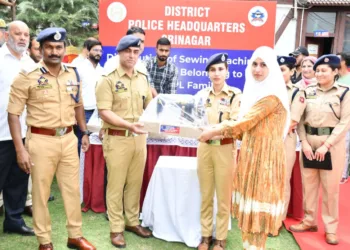Srinagar Police Hands Over Sewing Machines to Underprivileged Women