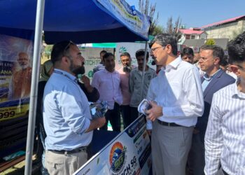 Power Secretary Reviews PM Surya Ghar Implementation at Srinagar Seva Setu Camp
