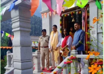 Chandraker Bharti Pays First Visit to LoC, Offers Prayers at Sharda Temple in Teetwal