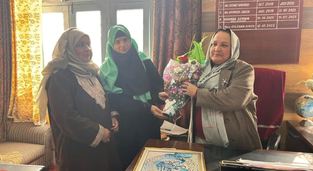 Veteran Educationist Rozy Qureshi Takes Charge as Principal GHSS Rainawari
