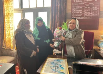 Veteran Educationist Rozy Qureshi Takes Charge as Principal GHSS Rainawari