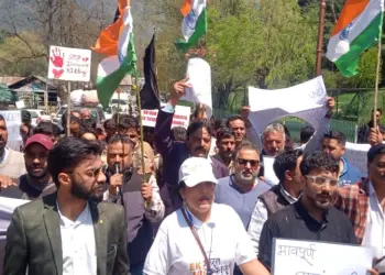 Sofi Yousuf, Along With Locals, Party Workers, Holds Protest Against Pahalgam Terror Attack
