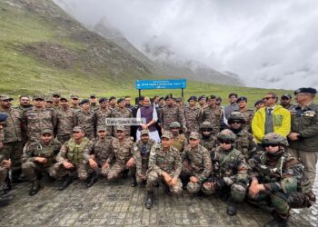 DM Rajnath Singh Reaches Zojila Pass, Poses with Soldiers Ahead of Kargil Vijay Diwas 2026 Event