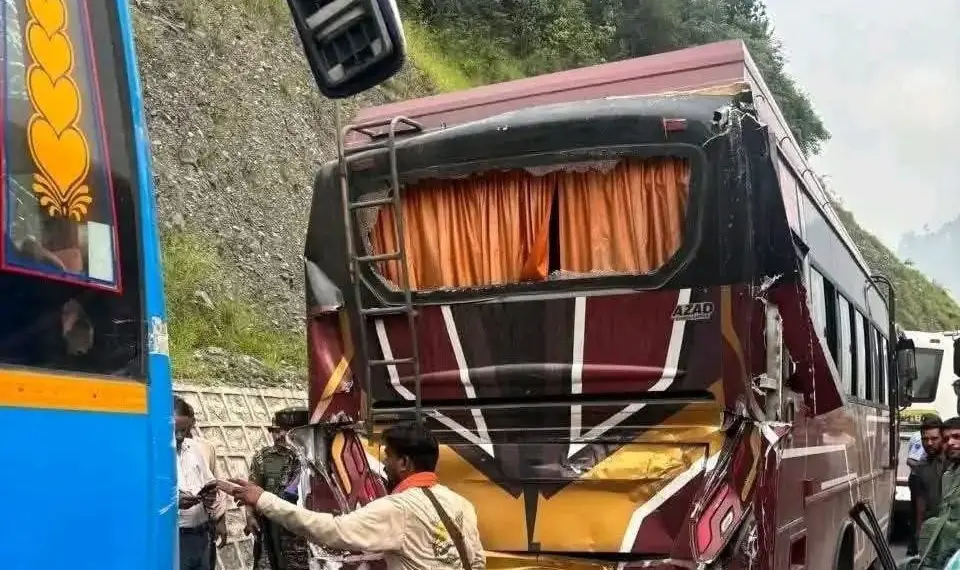 36 Pilgrims Injured as Four Buses Collide in Amarnath Yatra Convoy at Chanderkote