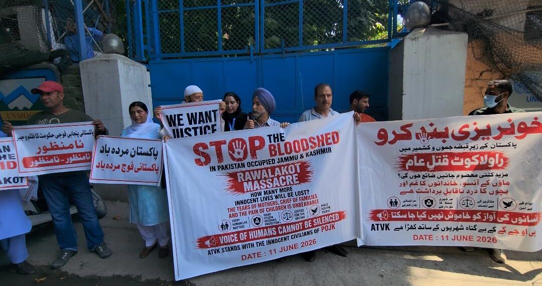 Protest Held Infront of UN Office in Srinagar, Condemns Killing of Civilian Protesters in PoJK, Urges UN to Intervene