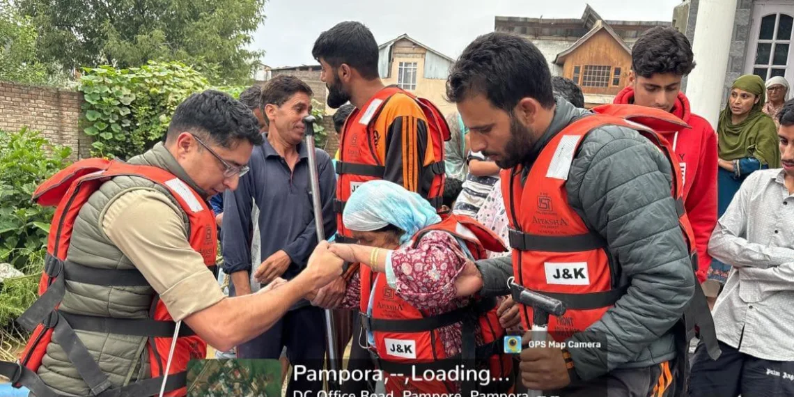 Srinagar Police Evacuates 200 Families Amid Flood-Like Situation