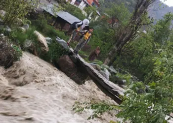 نالہ بت موجی پر قائم فیض آباد دلدار کا عارضی پل تعمیر کا منتظر
