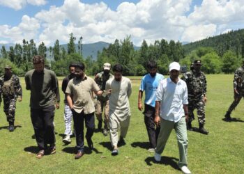 BJP Leader Sajid Yousuf Shah Visits Bereaved Families in Lolab, Consoles Kin of Lightning Victim