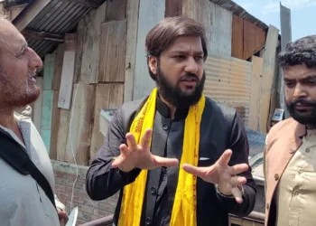 SBSP State President Vivek Bali Visits Fire Victim Families in Rainawari, Urges Immediate Relief Measures