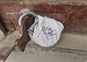 Multi-Storey Shopping Complex Sealed by District Administration in Shadipora, Bandipora