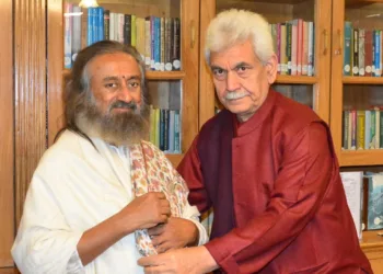 Shri Ravi Shankar Calls on LG Sinha