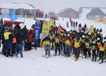 KIWG Day 02: Amid snow, drizzle, athletic perseverance raises visual warmth at Gulmarg