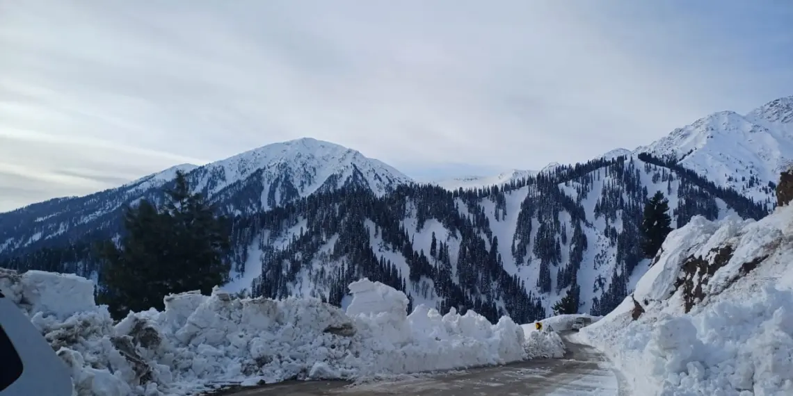 Karnah-Kupwara Highway Cleared of Snow