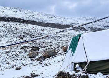 Rains Lash Kashmir As Temperatures Dip, Fresh Snowfall Covers Gurez, Tulail And Kabul Gali