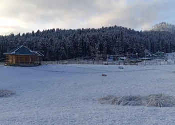 Budgam’s Famous Tourist Spots Witness Season’s First Snowfall
