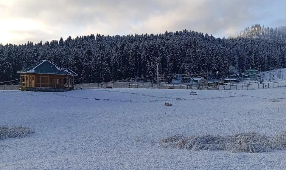 Budgam’s Famous Tourist Spots Witness Season’s First Snowfall