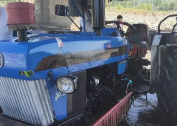 Two Tractors Seized for Illegal Mineral Transport in Kokernag: SDM Leads Surprise Inspection