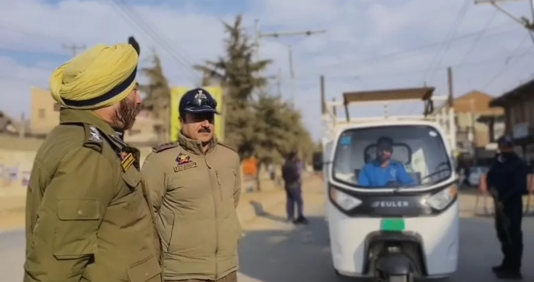 Crackdown on Traffic Violations Launched on Gulmarg Axis; 119 Challans Issued in Budgam