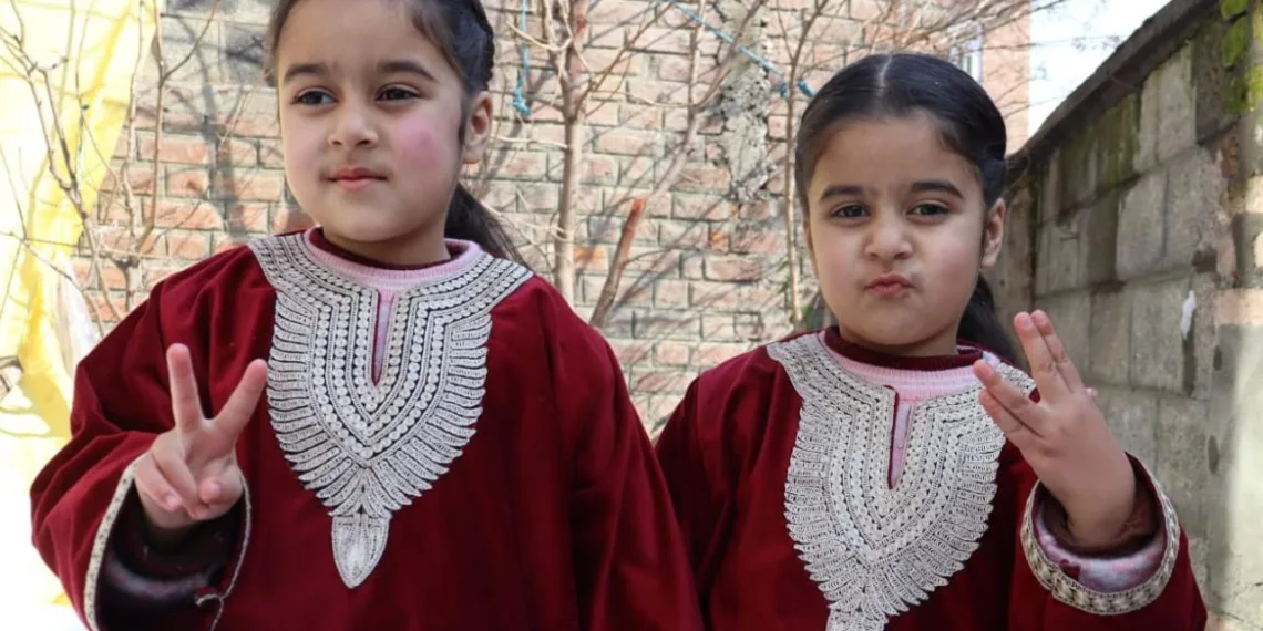 We Want PM Modi to Visit Kashmir, See Its Beauty, Help Apple Growers: Twin Anantnag Girls Appeals PM