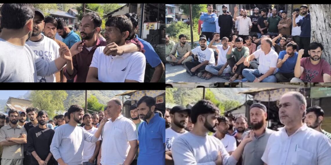 کرناہ میں سومو یونین کی ہڑتال، بس سروس بند کرنے کا مطالبہ
