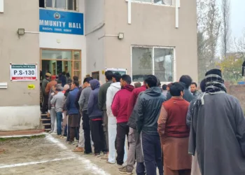 Cold Fails to Deter Voters: Long Queues Mark Early Voting in Budgam Bypoll