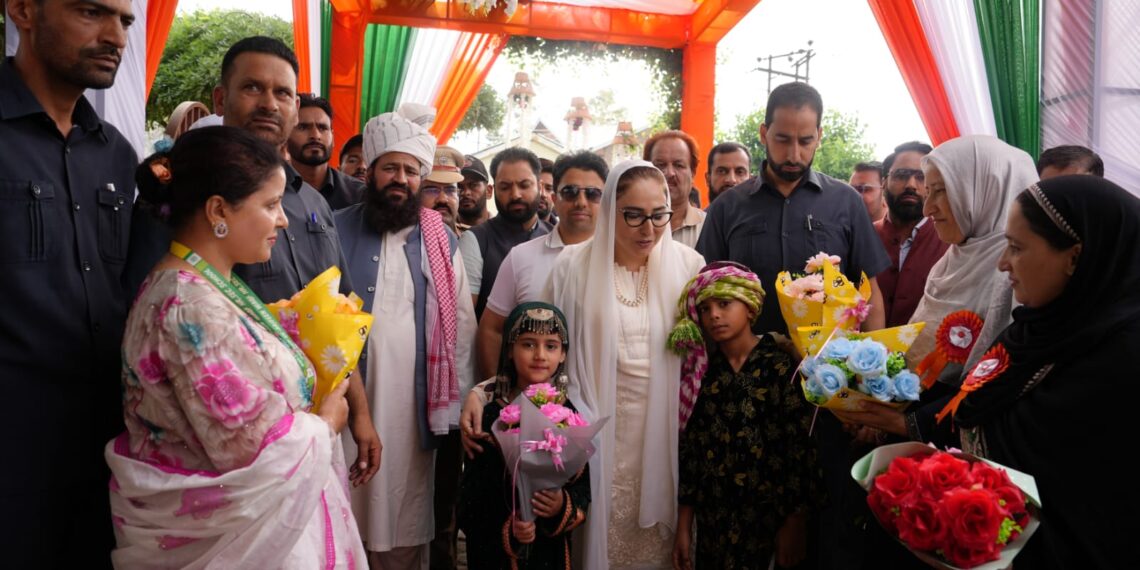 Waqf Board Celebrates Independence Day with Grandeur at Srinagar; Dr Darakhshan hoists National Flag