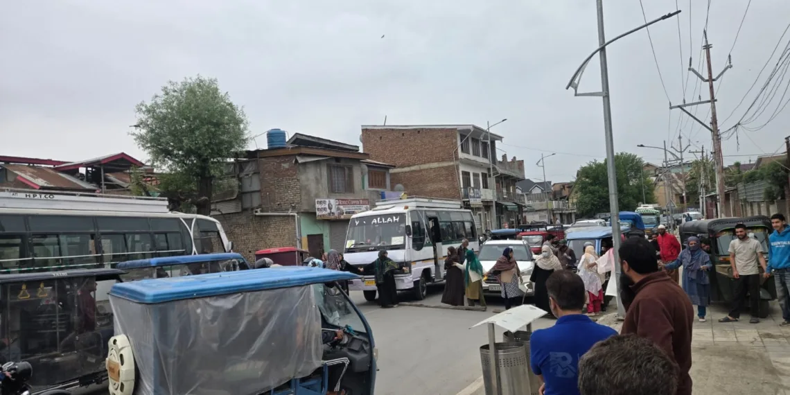 Water Crisis Sparks Protest in Batmaloo; Women Block Main Road at Mir Abad